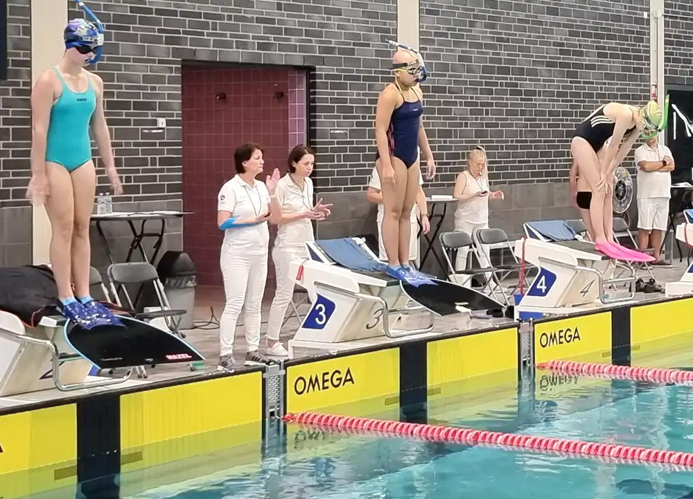 Start Competitiewedstrijd Vinzwemmen in Utrecht