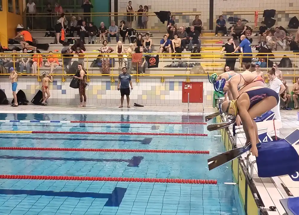 Competitiewedstrijd Vinzwemmen in Oss